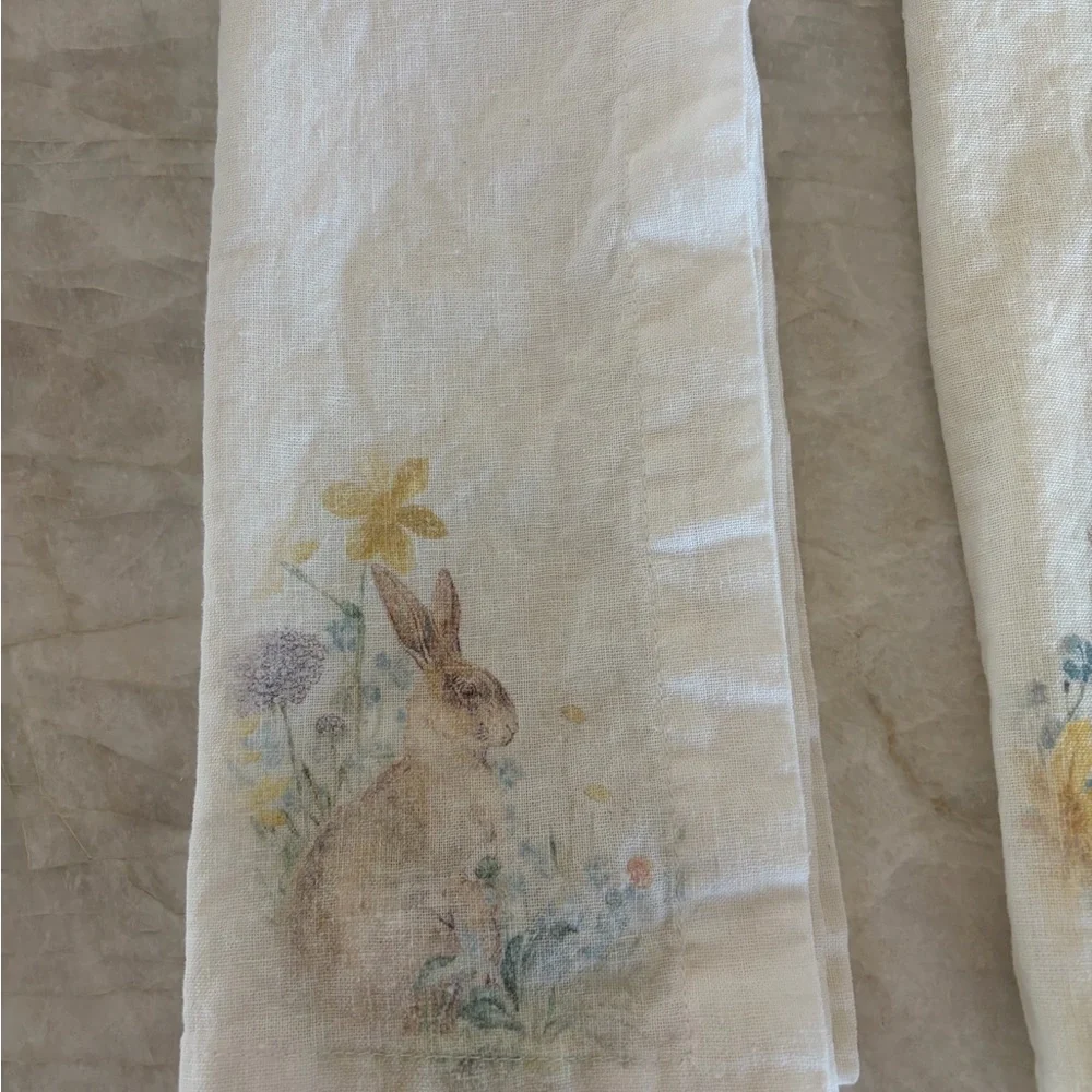 Pottery Barn “Hilltop Garden” Napkins, Set of 4, Like New